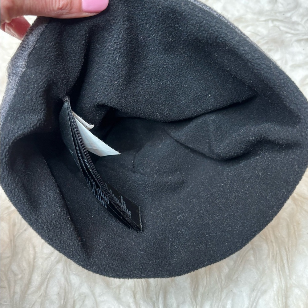 Canada Goose Men's Grey Knit Beanie with Logo Patch - Picture 10 of 16